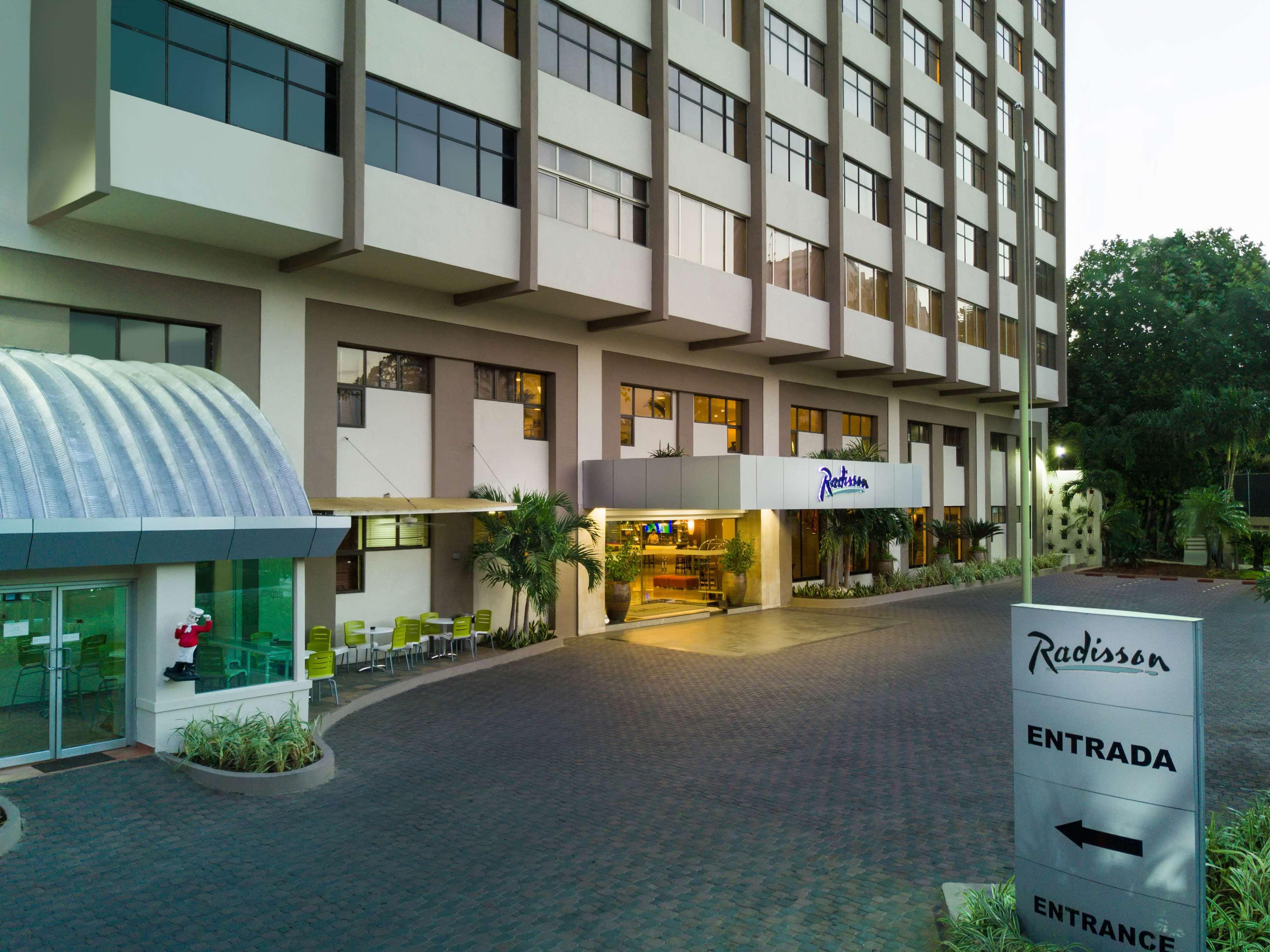 Radisson Hotel Santo Domingo Esterno foto