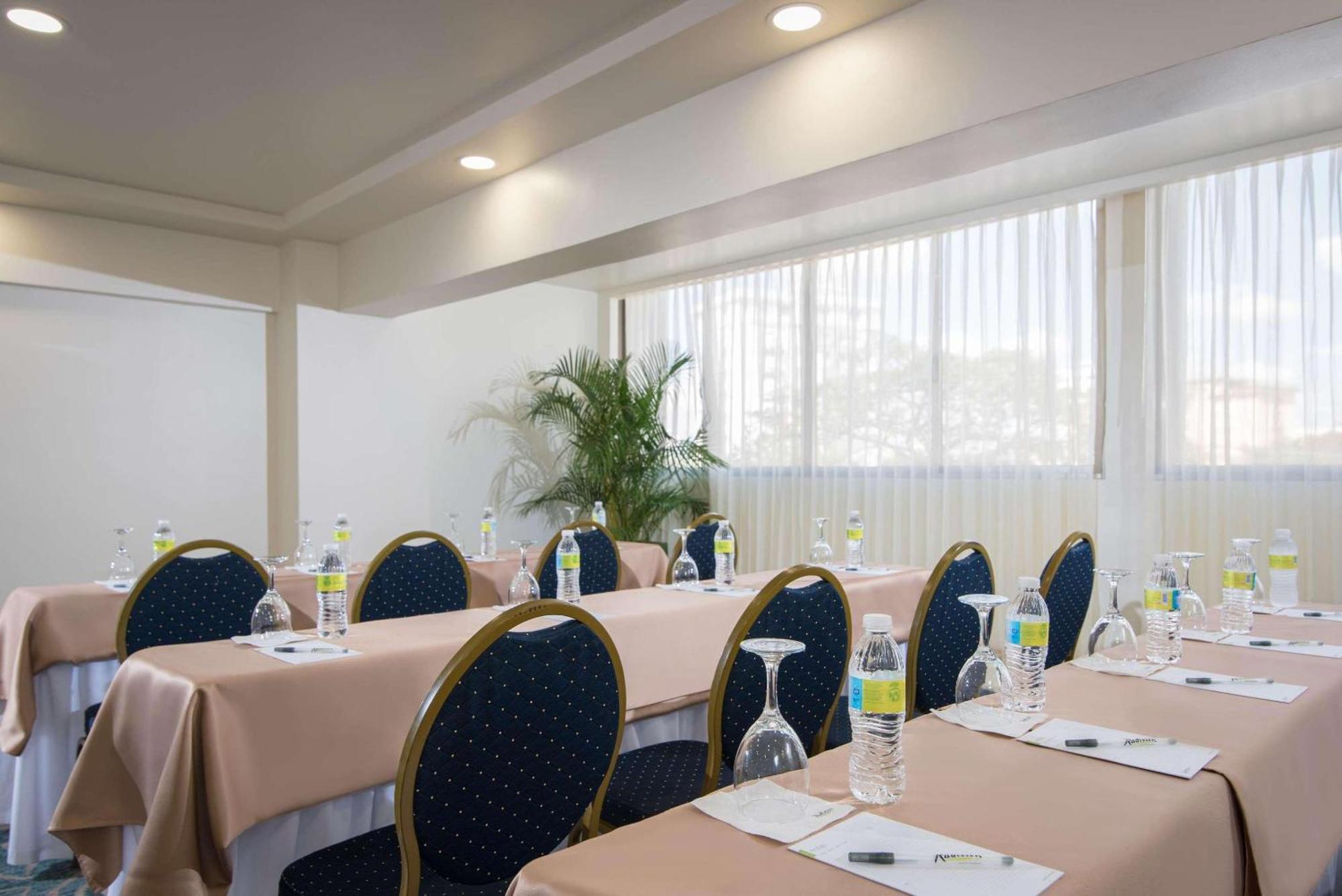 Radisson Hotel Santo Domingo Esterno foto