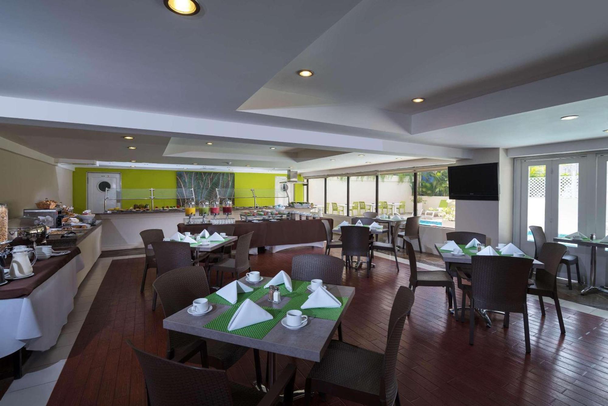 Radisson Hotel Santo Domingo Esterno foto