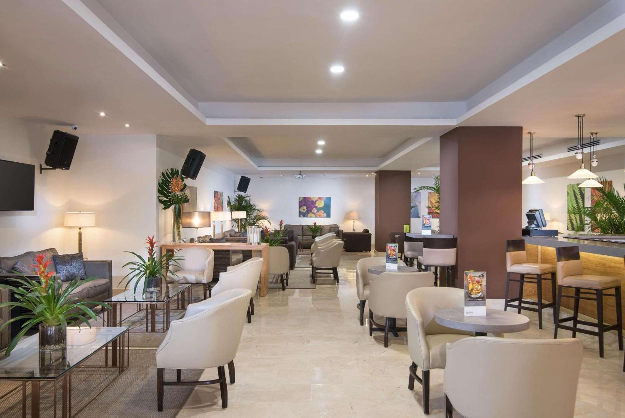 Radisson Hotel Santo Domingo Esterno foto
